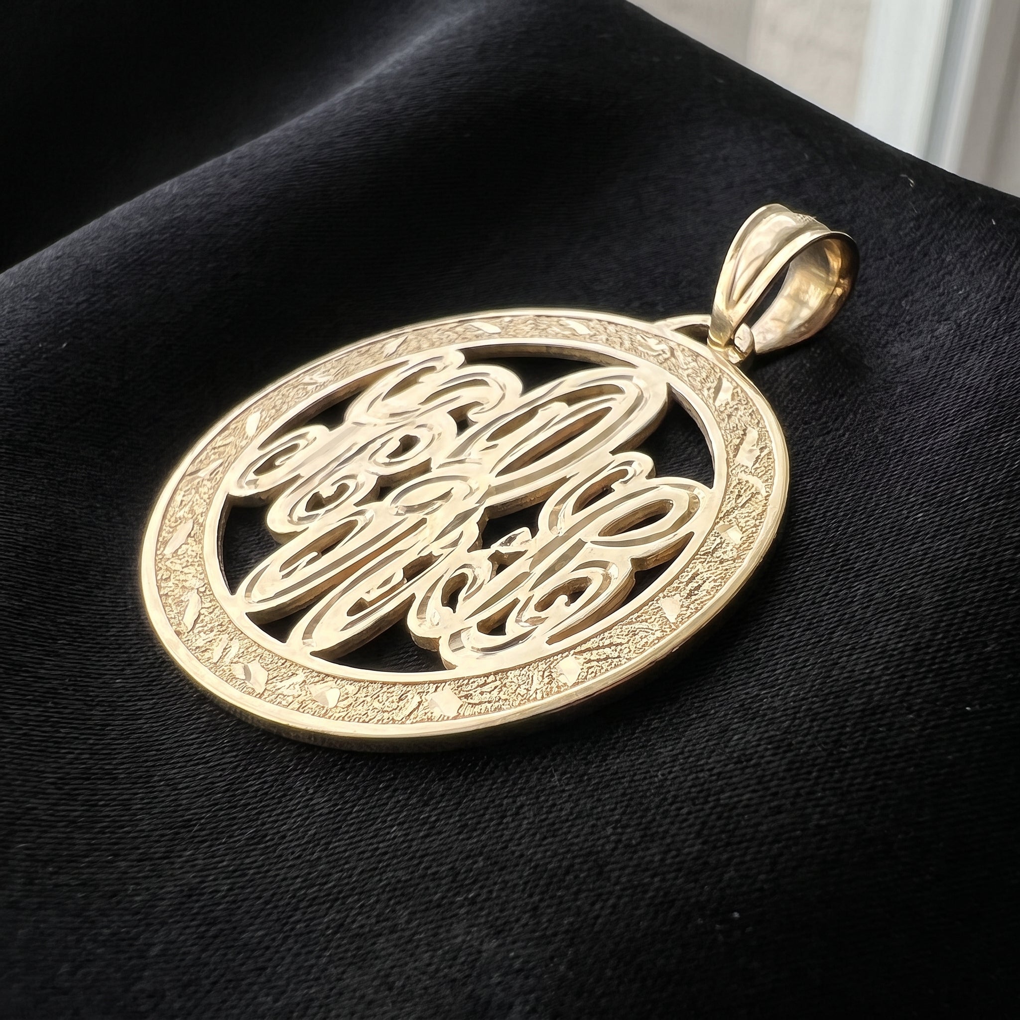 Custom 10K Yellow Gold Initial or Name Medallion – Style 6001